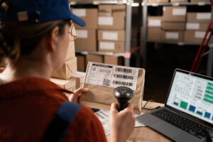 Inventario físico de activos fijos para conciliación contable y control interno empresarial.